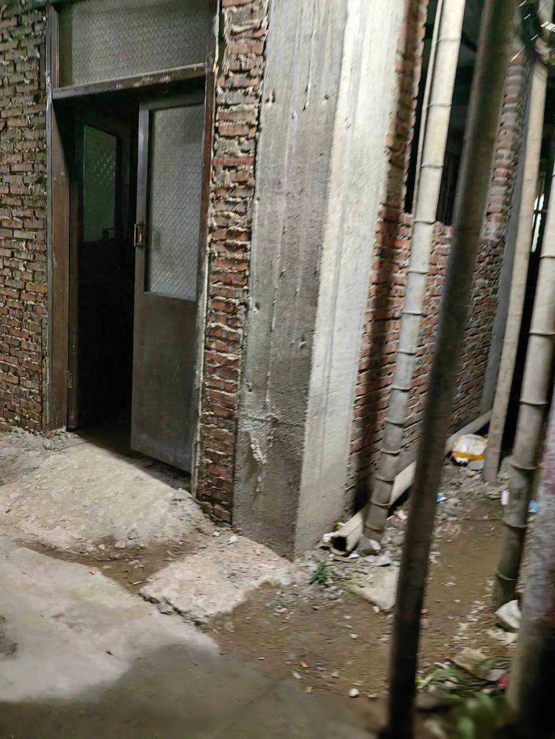 速看 | 澄海一自建房长期占路一年！影响居民出入…