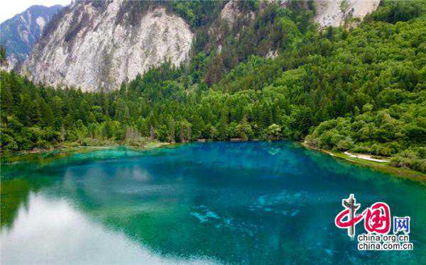 灾后重建的九寨沟五花海：山水如画，更显珍贵