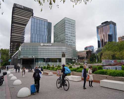 南京情侣园郁金香盛开，鲜艳如画春满园